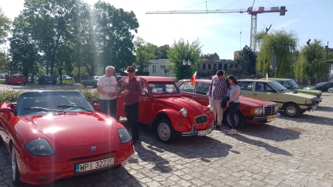 Automobilklub Toruński wspólnie z Muzeum Okręgowym zorganizowali święto Święto Flagi z klasykami/fot. Michał Zaręba
