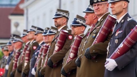 Prezydent RP Andrzej Duda mianował na stopnie generalskie czternastu oficerów Wojska Polskiego, dwoje oficerów Straży Granicznej oraz czterech oficerów Państwowej Straży Pożarnej. W tym gronie jest gen. bryg. Dariusz Stefan Mendrala, szef Inspektoratu Wsparcia Sił Zbrojnych RP w Bydgoszczy/fot. Marek Borawski/LPRP