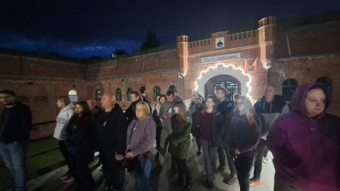 Tak wyglądało nocne zwiedzanie toruńskiego Fortu IV. / Fot. Robert Duliński