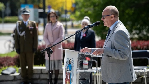 W uroczystościach przy pomniku marszałka Józefa Piłsudskiego wzięli udział uczniowie, samorządowcy i mieszkańcy Torunia/fot: Wojtek Szabelski, torun.pl, licencja: CC BY-NC 4.0