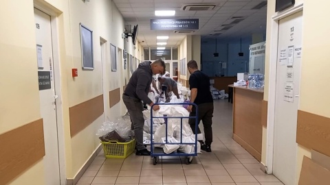 Ponad 30 taksówek rozjechało się po Bydgoszczy, by dostarczyć obwodowym komisjom wyborczym potrzebne na dzień głosowania materiały/fot. Tatiana Adonis
