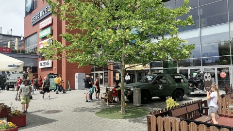 Piknik wojskowy przed Centrum Handlowym Focus w Bydgoszczy/fot. Monika Siwak