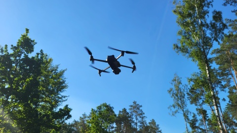 W poszukiwania w Tucholi zaangażowano kilkudziesięciu policjantów, jednostki straży pożarnej, psy tropiące, a także drona i quada. / Fot. Materiały policji