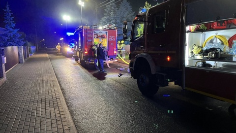 W ugaszaniu, a następnie oddymianiu budynku brało udział sześć zastępów straży pożarnej/fot. OSP Nowa Wieś Wielka, Facebook