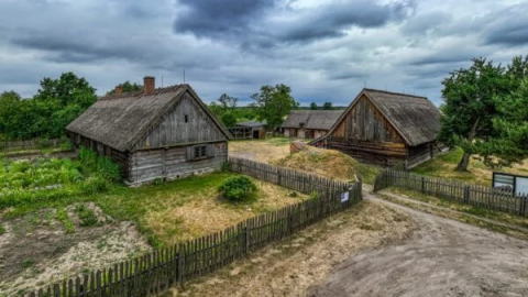 Tak prezentuje się skansen w Kaszczorku. / Fot. Muzeum Etnograficznego w Toruniu