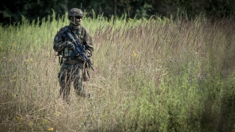 Piąta osoba z zarzutami w sprawie min zgubionych przez wojsko