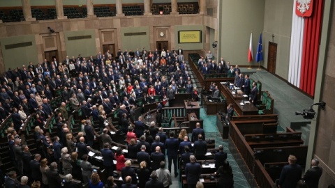 Posłowie za możliwością ograniczenia prawa do azylu. Ustawa uchwalona