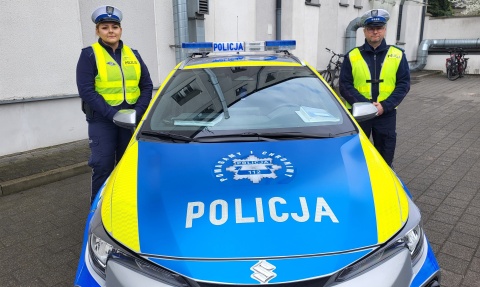 Policjanci z Aleksandrowa Kujawskiego pilotowali do szpitala ojca z poparzonym 2-latkiem