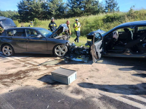 Wypadek na krajowej „dziesiątce” koło Sicienka. Dwie osoby zostały ranne