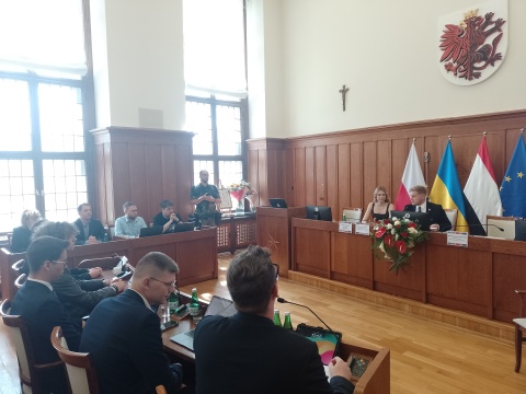 Młodzieżowy Sejmik dziękuje dorosłym za wsparcie. Wyróżnienia wręczone