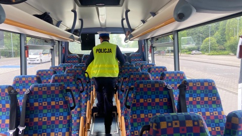 Dzieci jadą na obóz albo wycieczkę, autokar do kontroli Policjanci apelują