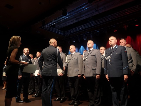 Policjanci z Włocławka docenieni. Dostali awanse i nagrody