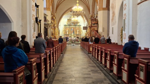 41-letni Grzegorz zginął od ciosu nożem w Nowem. Pożegnało go kilkadziesiąt osób