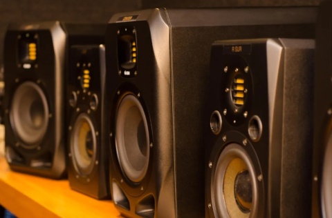 Nagłośnienie instalacyjne � jak dobrać system do przestrzeni, w której pracujesz [reklama]